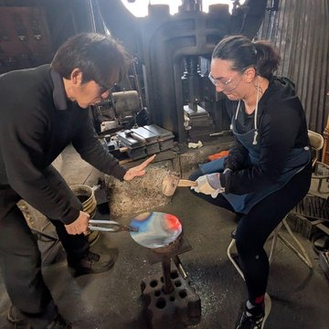 The craftsman at the frying pan workshop working the pan with Marteena